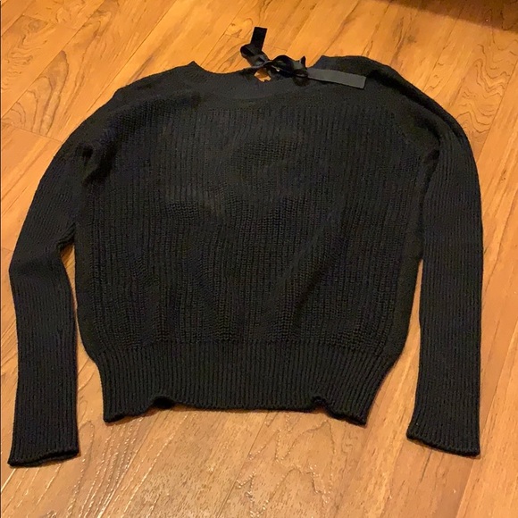 Black sweater size medium - Picture 1 of 2